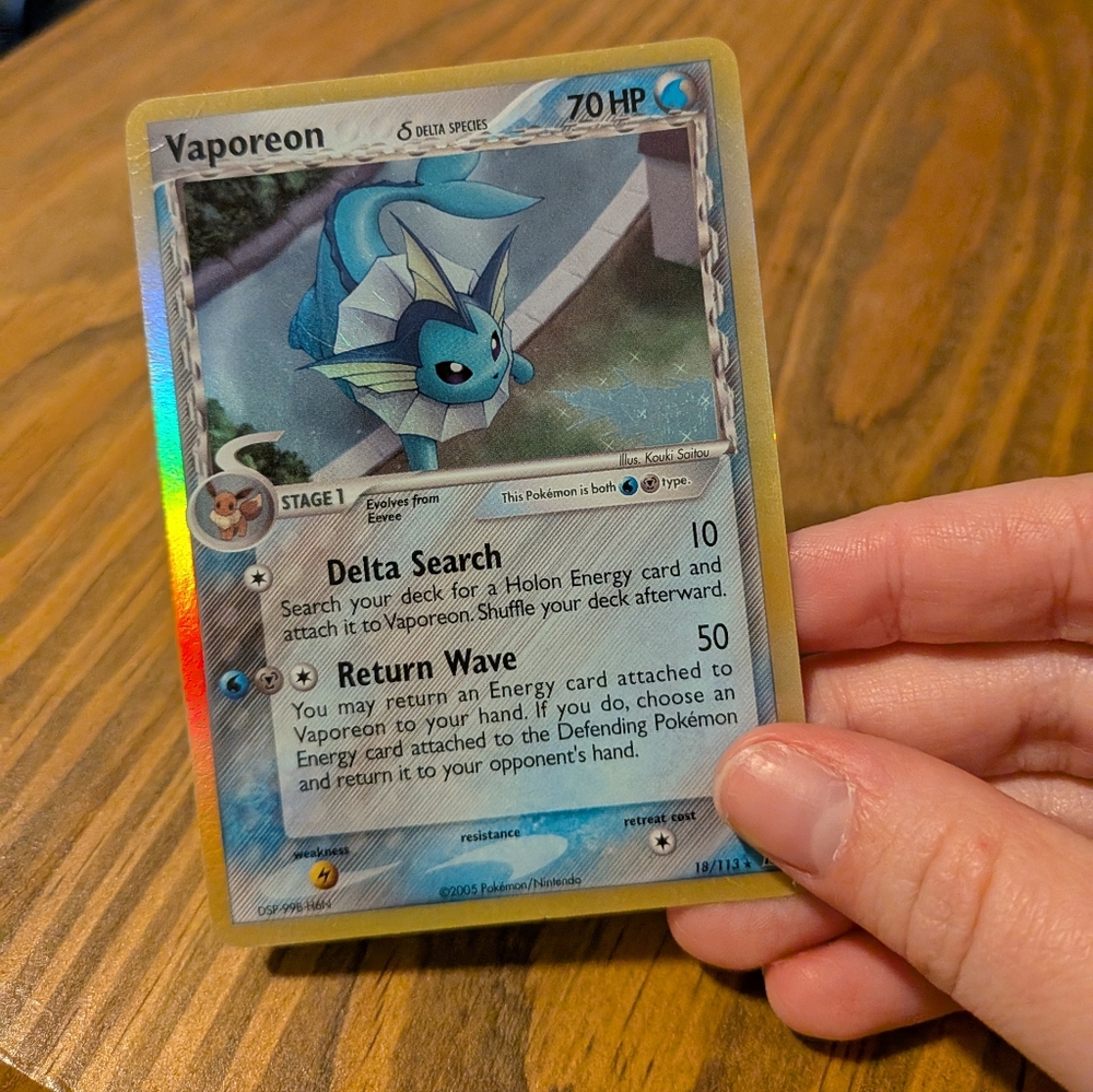 Vaporeon Pokémon Card - Holographic (18/113)